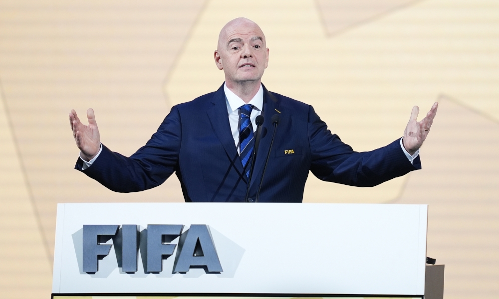 斗球体育直播:队报:支持巴黎备战欧冠,巴黎客战南特比赛延期.